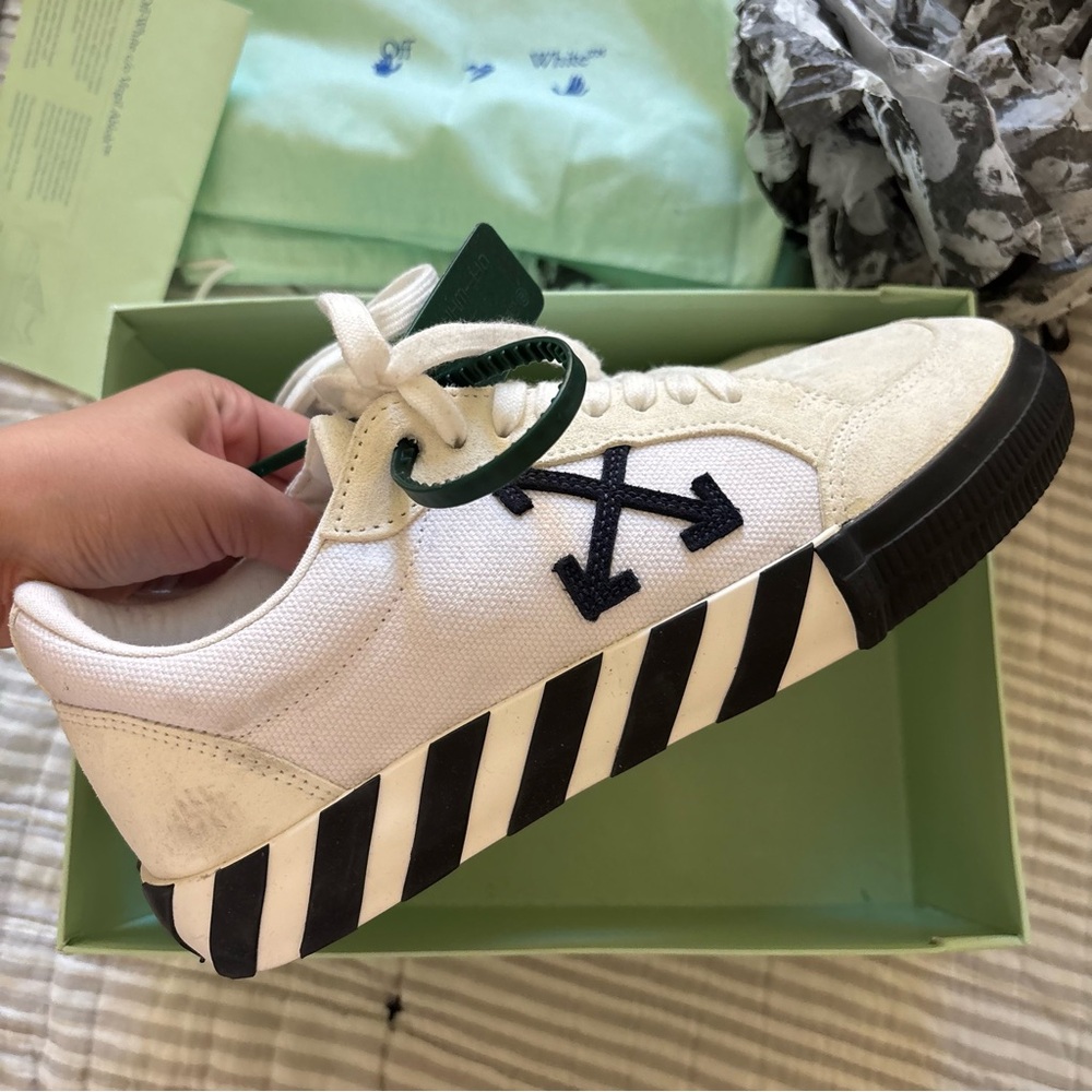 OFF WHITE Low Vulcanized canvas suede sneakers